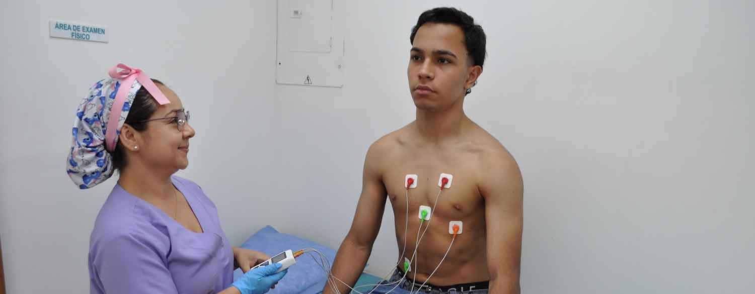 Dispositivo Holter de 24 horas portátil para monitoreo de arritmias cardíacas en Medellín