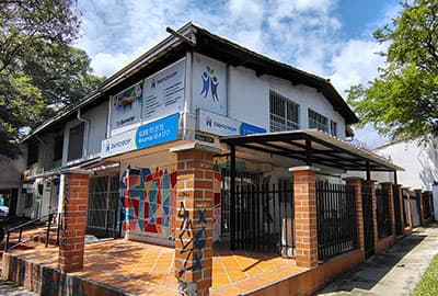 Fachada de las instalaciones del Centro Médico Biencrecer en Medellín - consultorio Dr. Willmer Obregón