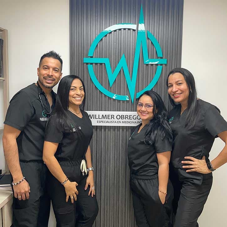 Equipo de trabajo del consultorio de medicina interna del Dr. Willmer Obregón en Medellín