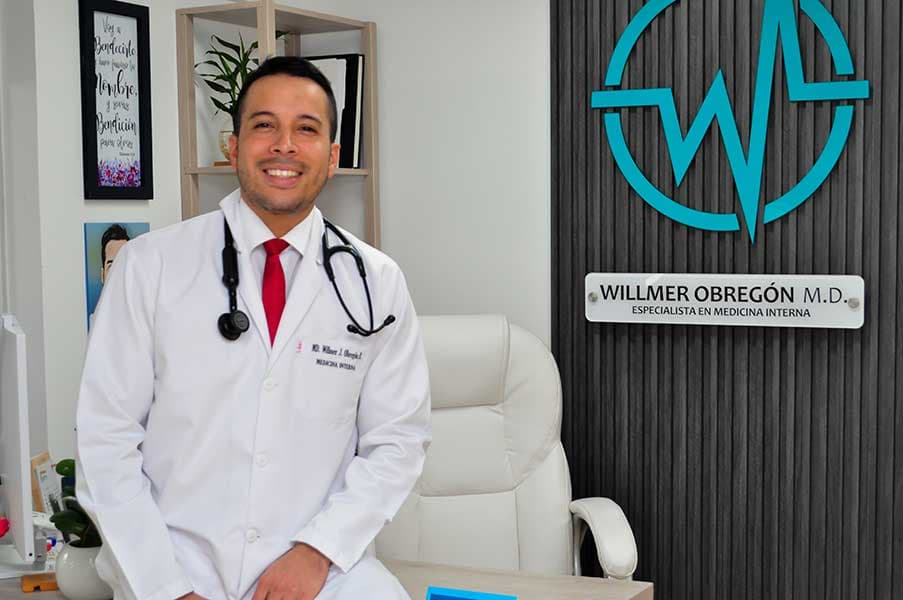 Consulta de medicina interna en Medellín - Dr. Willmer Obregón en valoración clínica